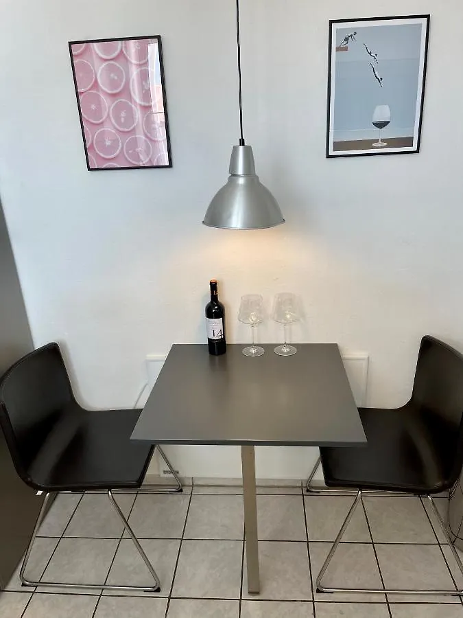 Apartment Wunderschoene 3 Zimmer Wohnung Mitten In Schwabing Munich